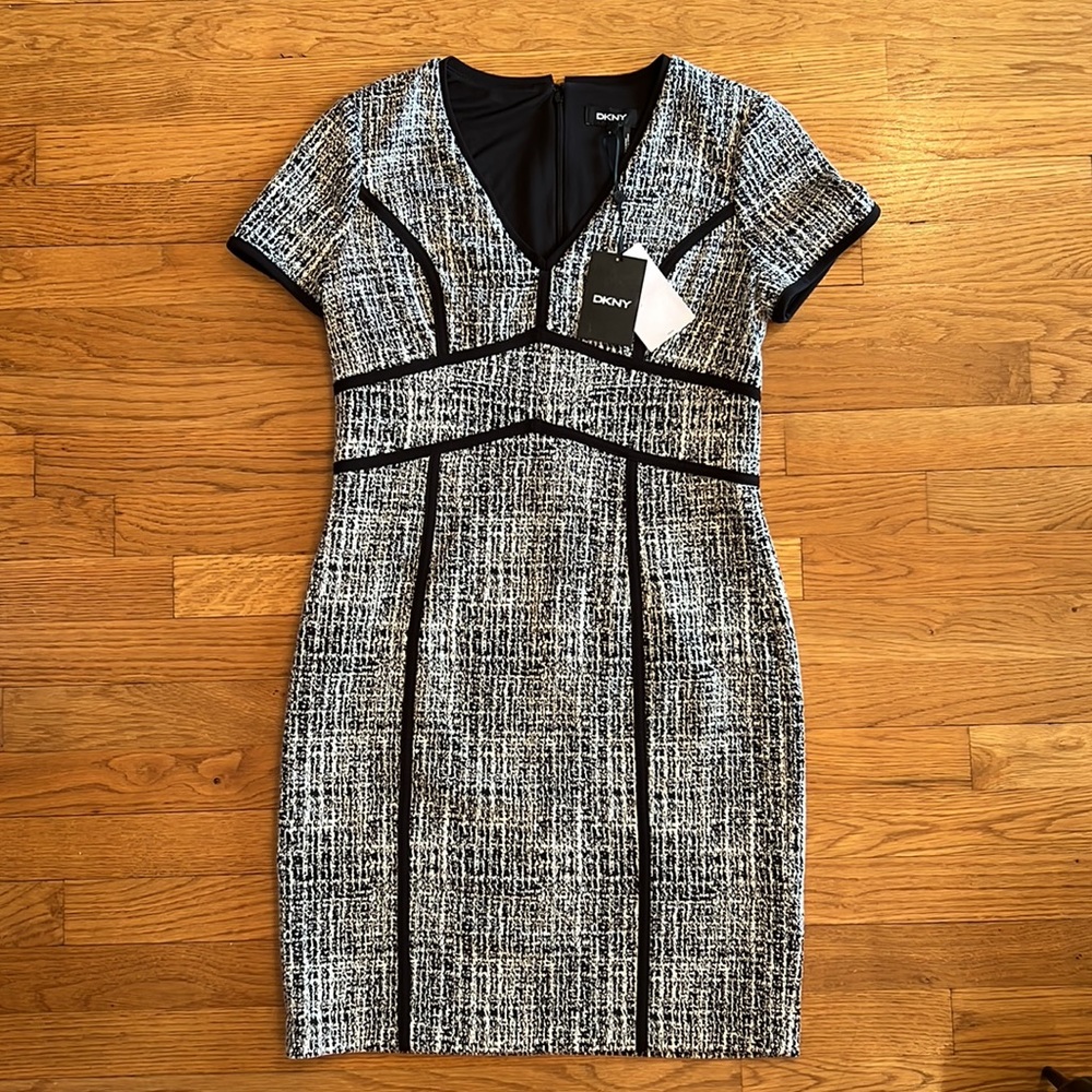 NWT DKNY STUNNING DRESS SIZE 6 FLATTERING FIT